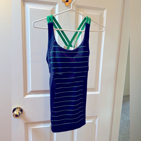 Lululemon athletica workout top - Picture 5 of 6